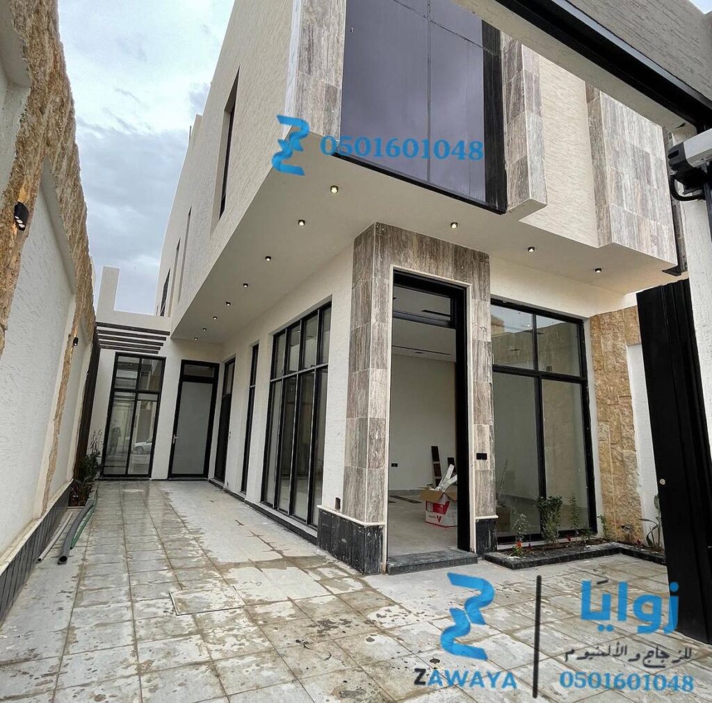 أشكال أبواب الألمنيوم "باب ألمنيوم داخلي، زجاج شفاف، تصميم حديث، واجهة المنازل